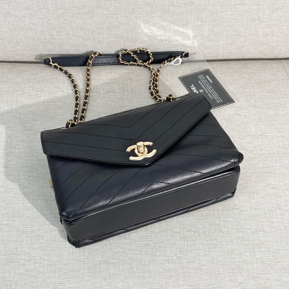 CHANEL Black Calfskin Chevron Stitched Envelope Flap Bag Small GHW - Picture 5 of 16